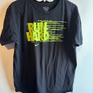Nike Graphic Run Hard Shirt